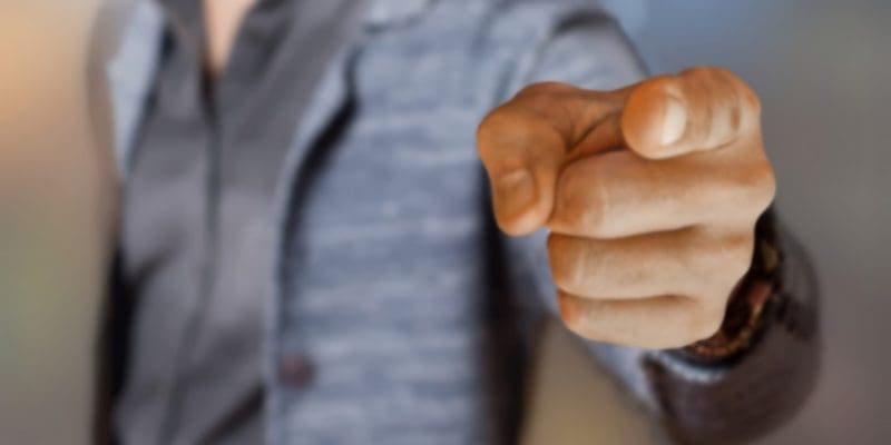 pointing-4194937_1280